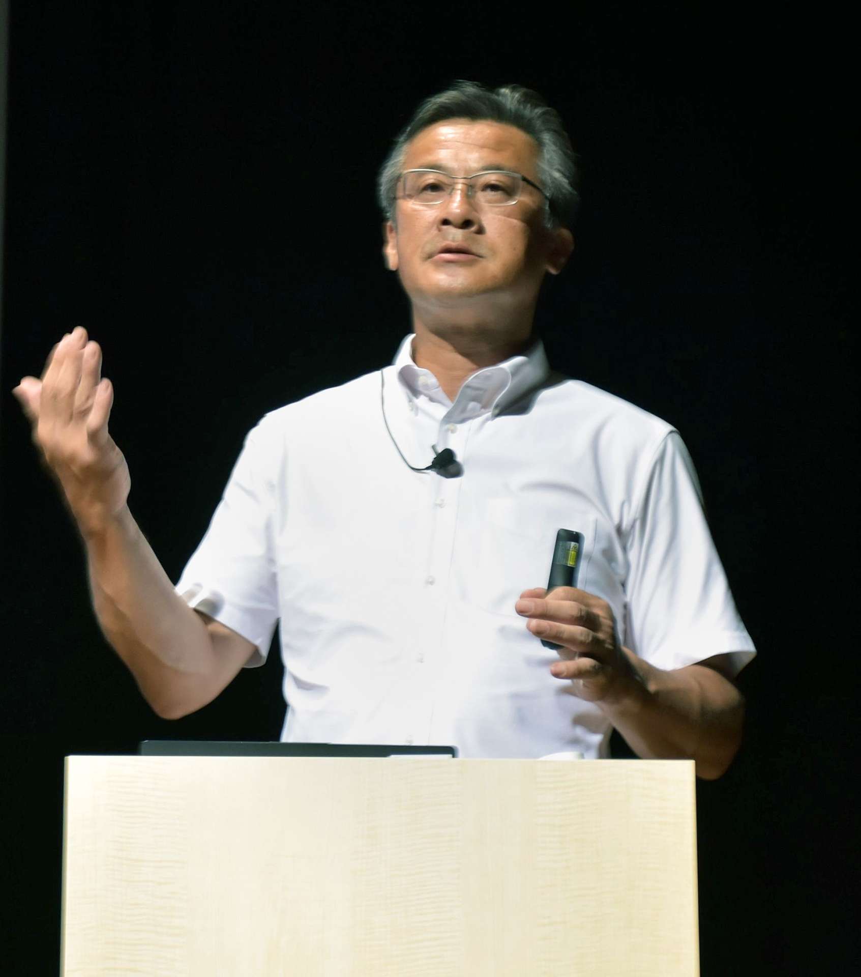 選手の意欲向上やチーム作りについて語る中垣内祐一さん＝長島町文化ホール