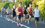 なし早朝に走り込む川辺チームのメンバー＝１７日、南九州市川辺