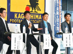 スタジアム整備について意見交換するサッカー日本代表の森保一監督（中央）ら＝鹿児島市のセンテラス天文館