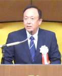 あいさつする窪田功司会長＝１９日、霧島市のホテル京セラ