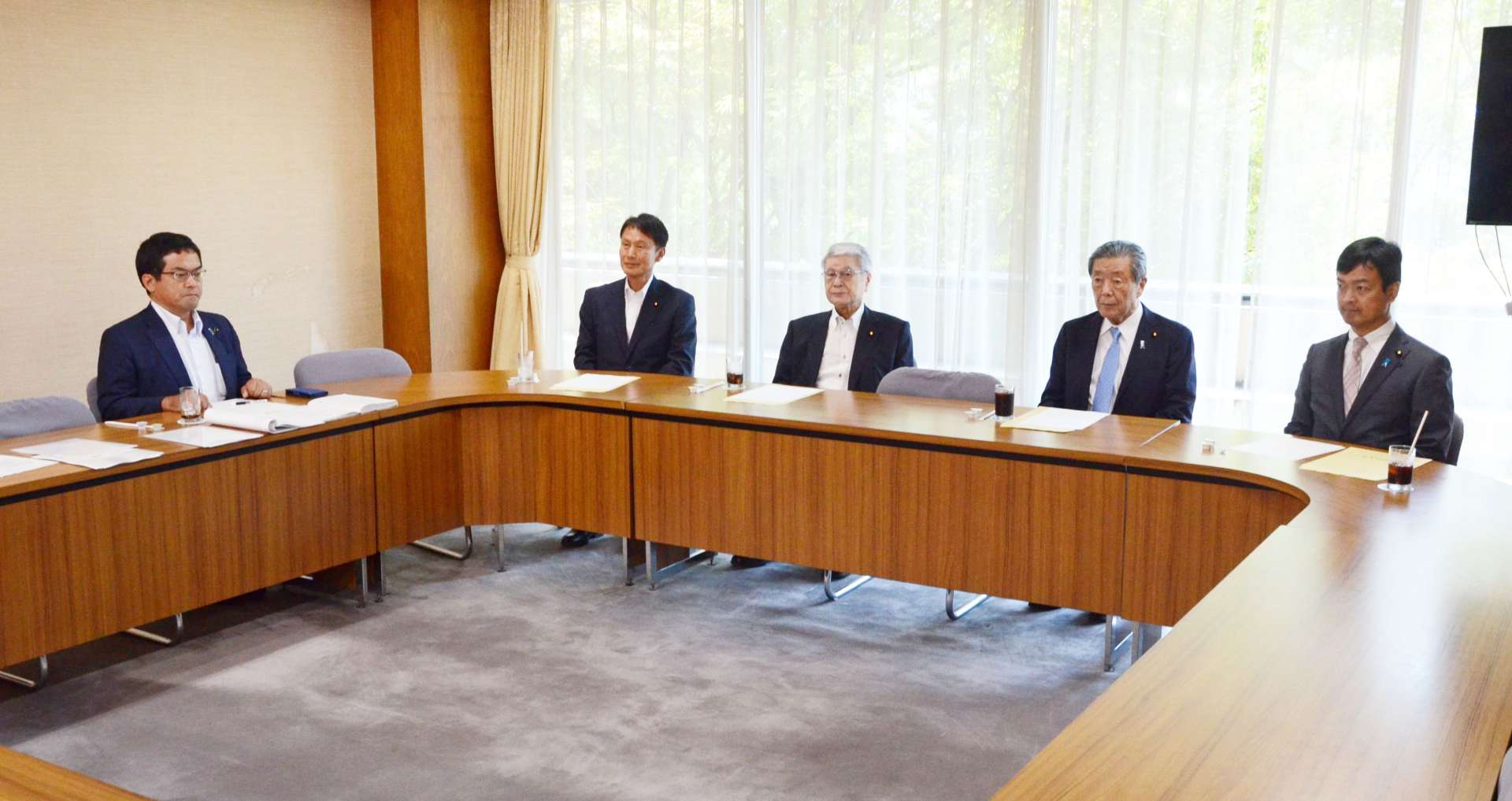 人事案を協議した自民党鹿児島県連の常任顧問会議＝２０日、東京・永田町