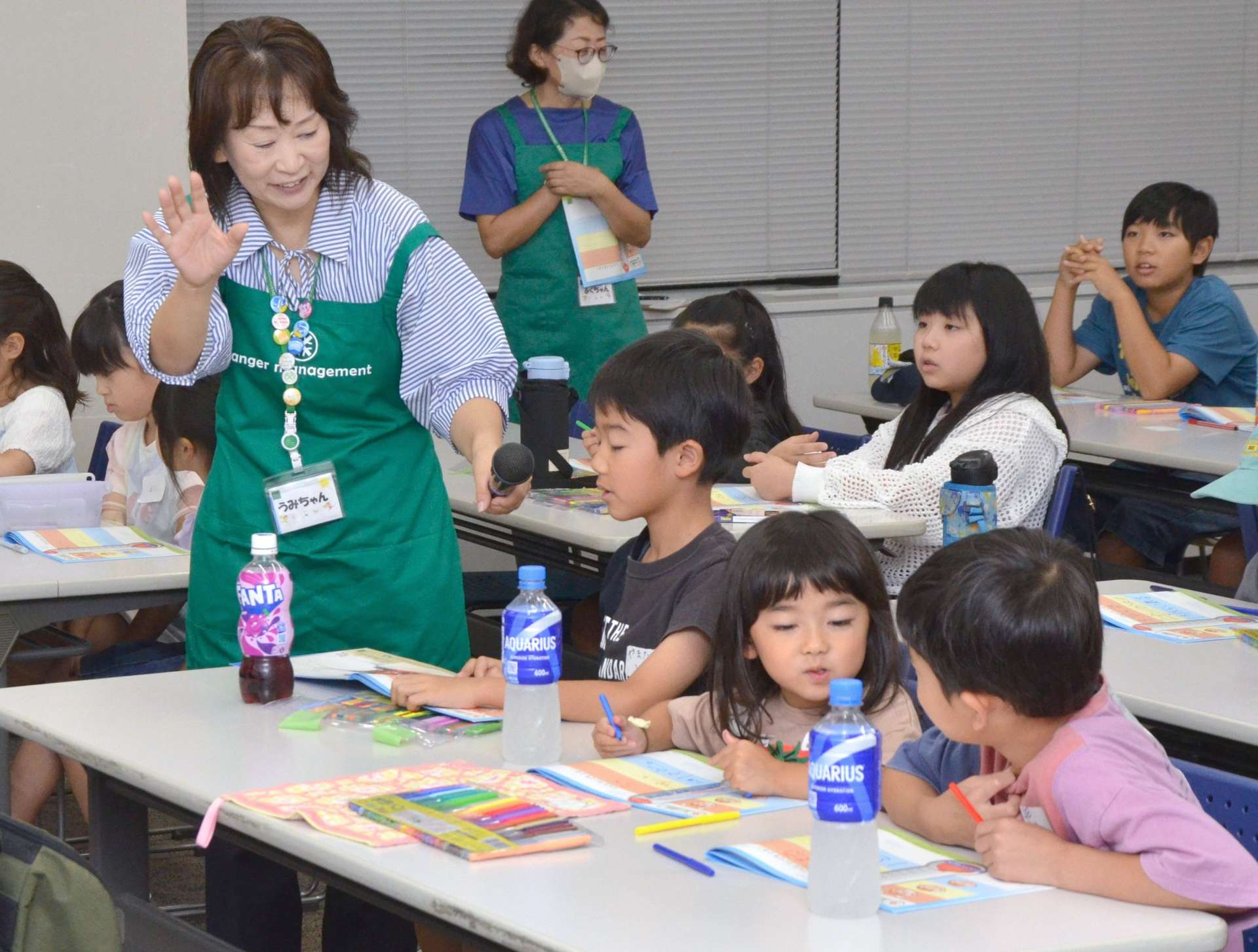 考えた怒りのコントロール法を披露する子どもたち＝鹿児島市のカクイックス交流センター
