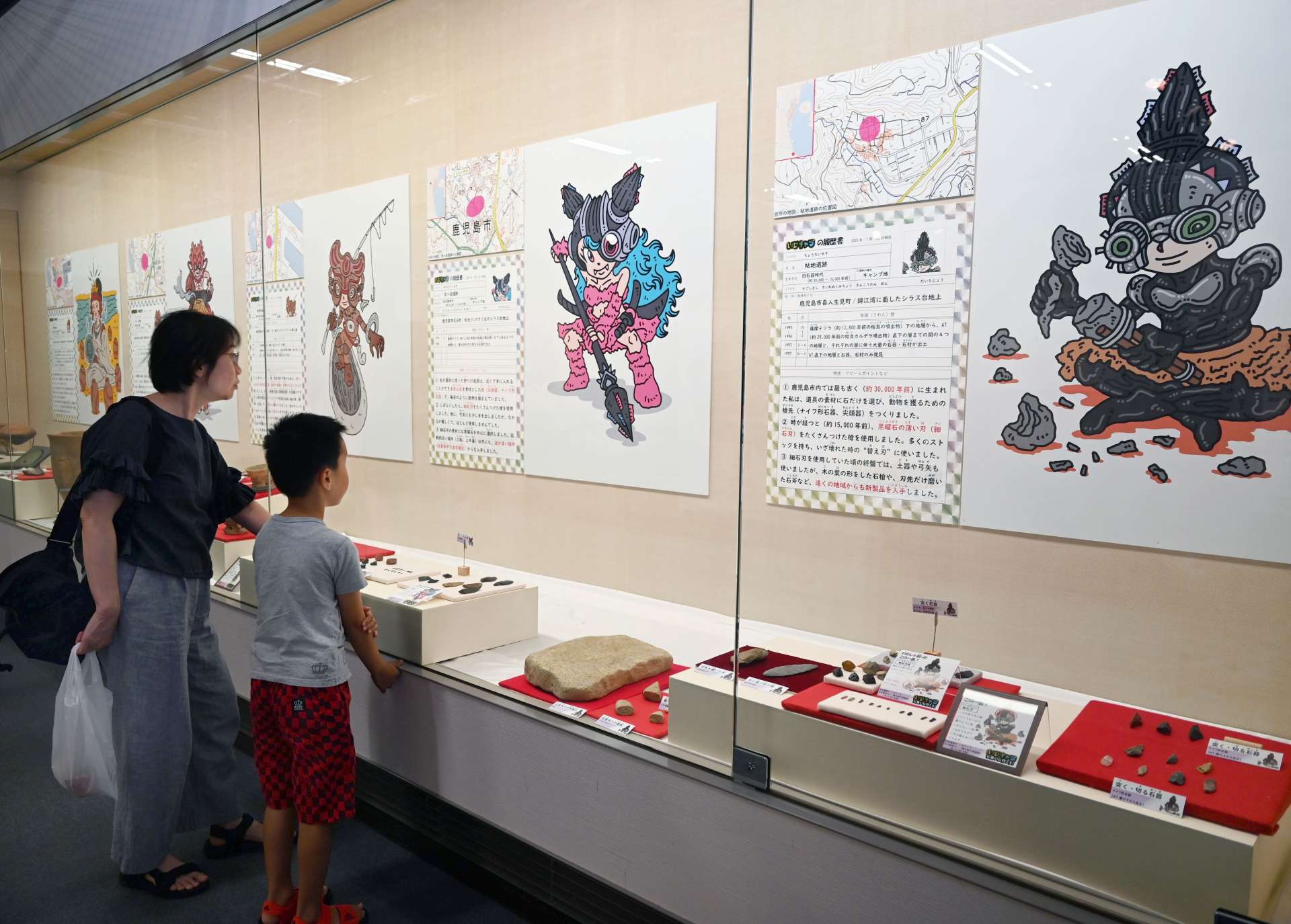 遺跡を擬人化した「いせキャラ」を紹介する企画展＝鹿児島市下福元町のかごしま考古歴史館