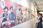 浜田酒造が監修した漫画の展示＝鹿児島市のよかど鹿児島