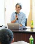 〈関連〉岩川航空基地跡の意義や保存活用について語る慶応大学の安藤広道教授＝曽於市の大隅中央公民館