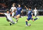 前半、シュートを放つ鹿児島ユナイテッドFC・圓道＝鹿児島市の白波スタジアム