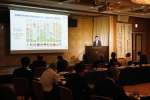 鹿児島地域委員会で講演を聴く参加者ら＝２５日、鹿児島市新照院町の城山ホテル鹿児島
