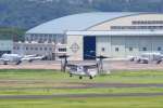 鹿屋航空基地に着陸する陸上自衛隊の輸送機Ｖ２２オスプレイ＝２６日午前１１時４０分ごろ、鹿屋市