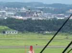 鹿屋航空基地に２回目の着陸をする陸上自衛隊の輸送機Ｖ２２オスプレイ＝２６日午後０時２５分、鹿屋市