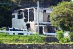 ２人の遺体が見つかった火災現場＝２５日午前９時１５分、長島町蔵之元