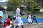 熱戦を繰り広げる選手たち＝出水市中央町