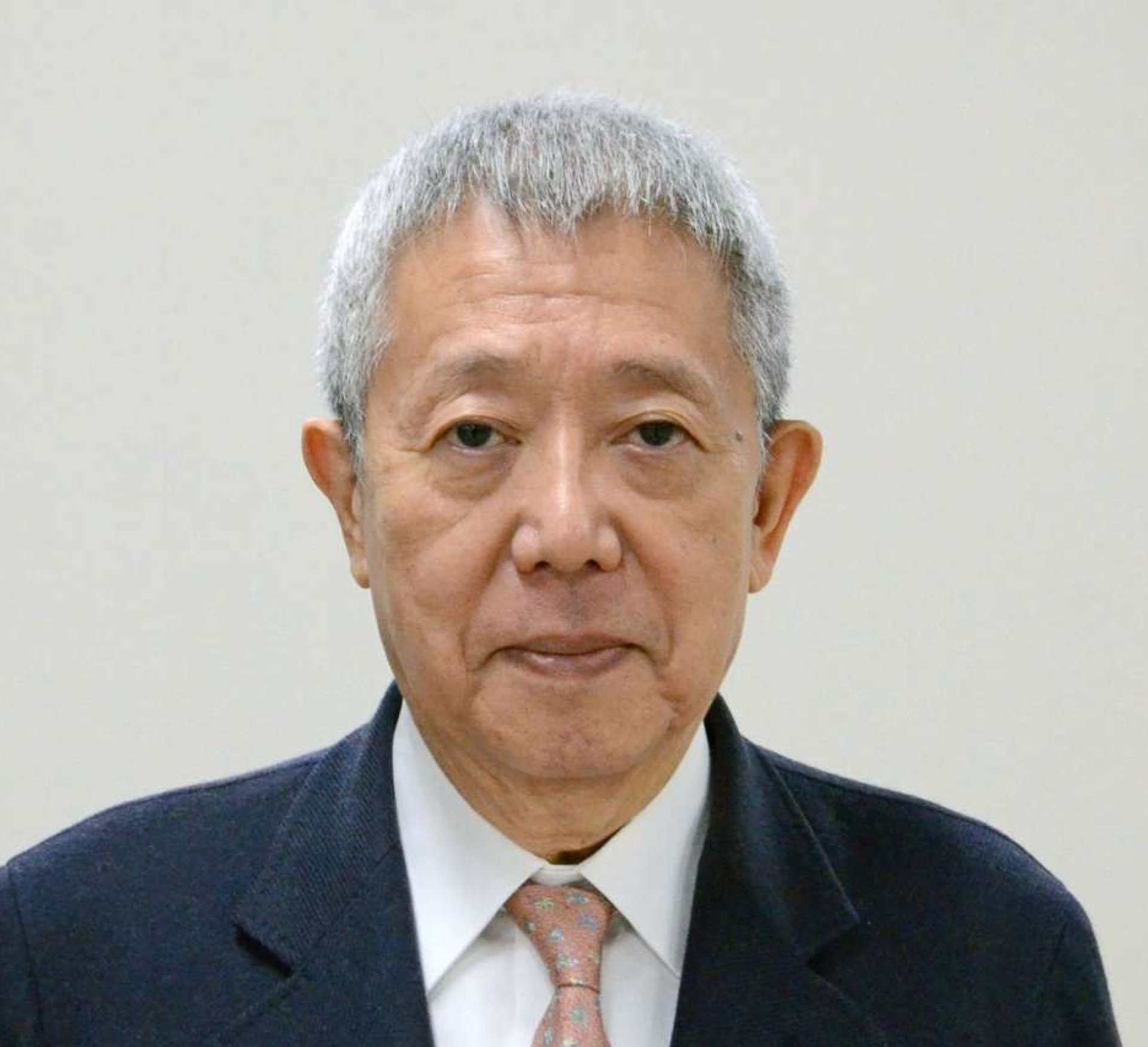 岩崎産業会長の岩崎芳太郎社長