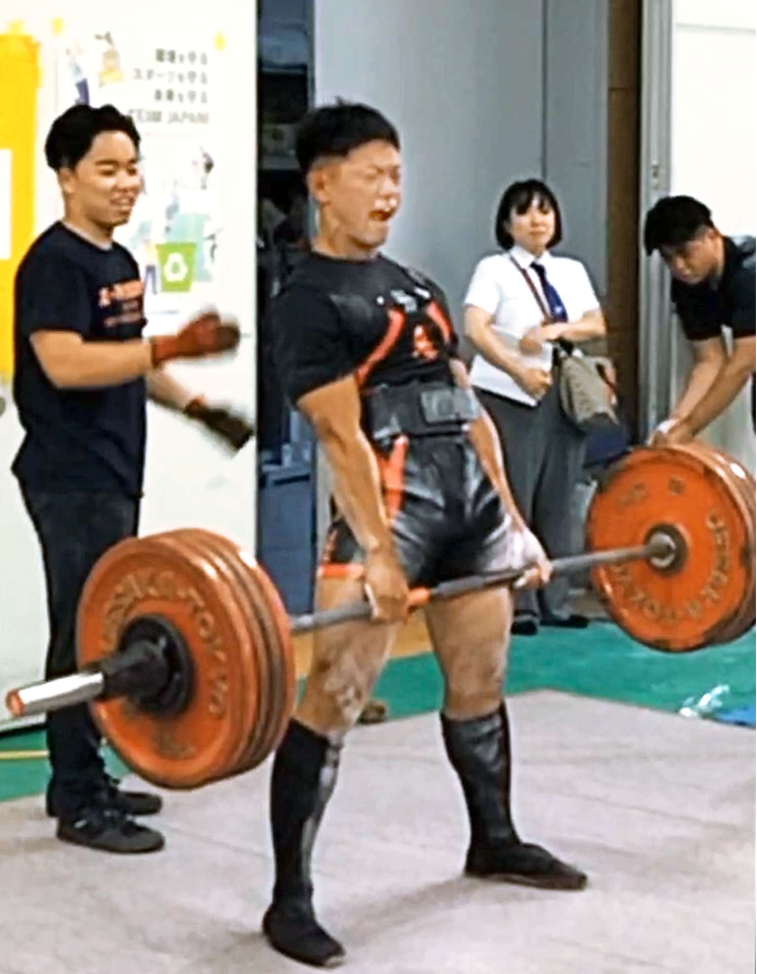 ７４キロ級で優勝した辰浜海静（樟南二）＝サイデン化学アリーナ