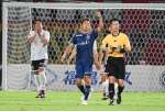 同点ゴールを決めガッツポーズをする鹿児島ユナイテッドＦＣのＦＷ河村＝福島市のとうほう・みんなのスタジアム