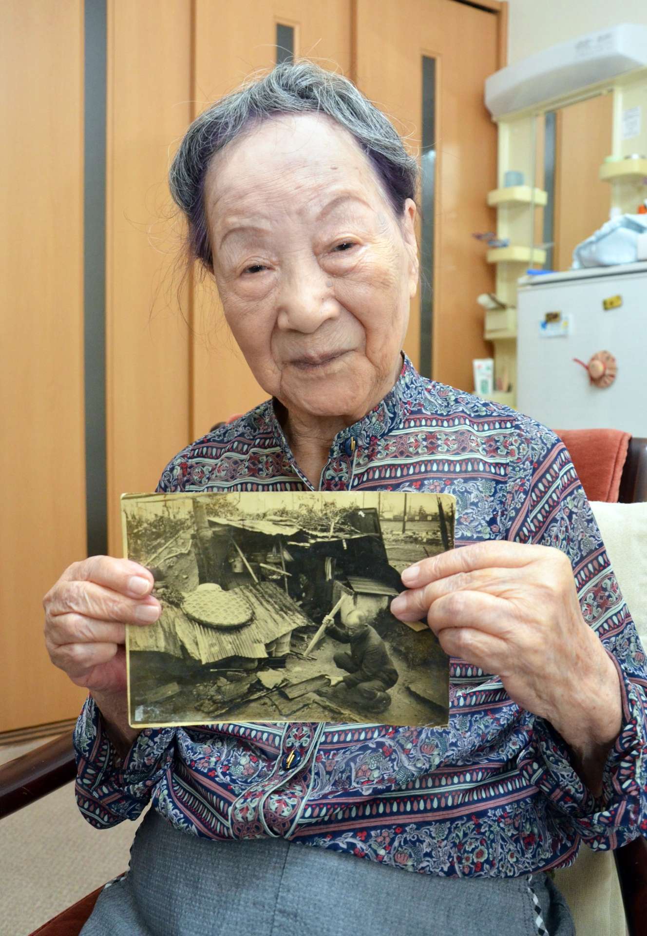 「塩田梨津子」の俳号で俳句を趣味にする現在の塩田律子さん＝鹿児島市山田町