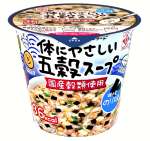 ヒガシマルが９月１日に発売するカップ五穀スープ「磯の香りのり味」（同社提供）