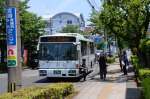 〈資料写真〉紫原団地を走る鹿児島交通の路線バス＝５月１４日、鹿児島市