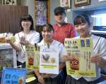 濃厚プリンの完成を喜ぶ南大隅高校生ら＝錦江町城元の○我利多