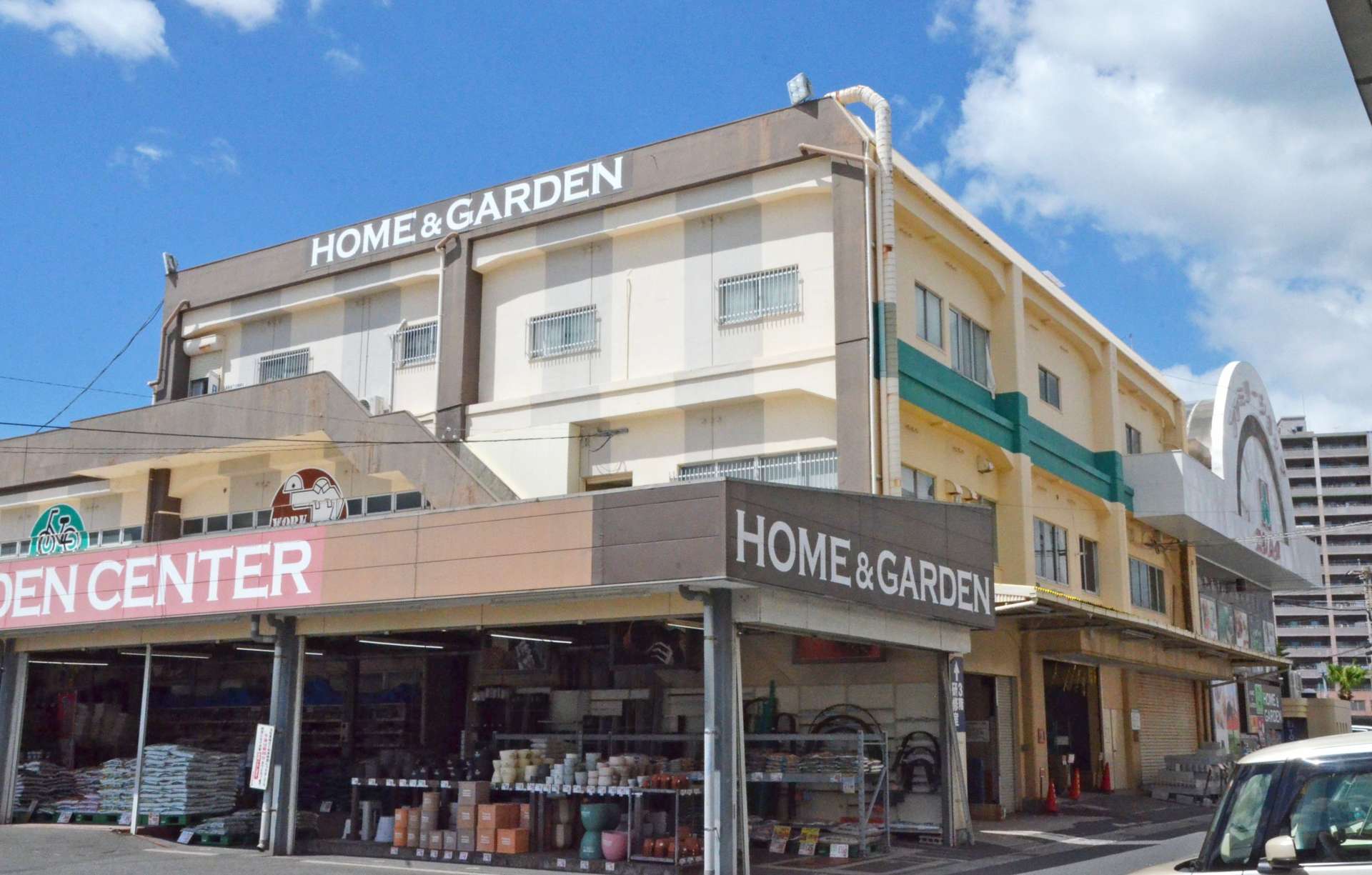 【別カット】ニシムタ本社が入るニシムタ与次郎店＝５日、鹿児島市与次郎１丁目