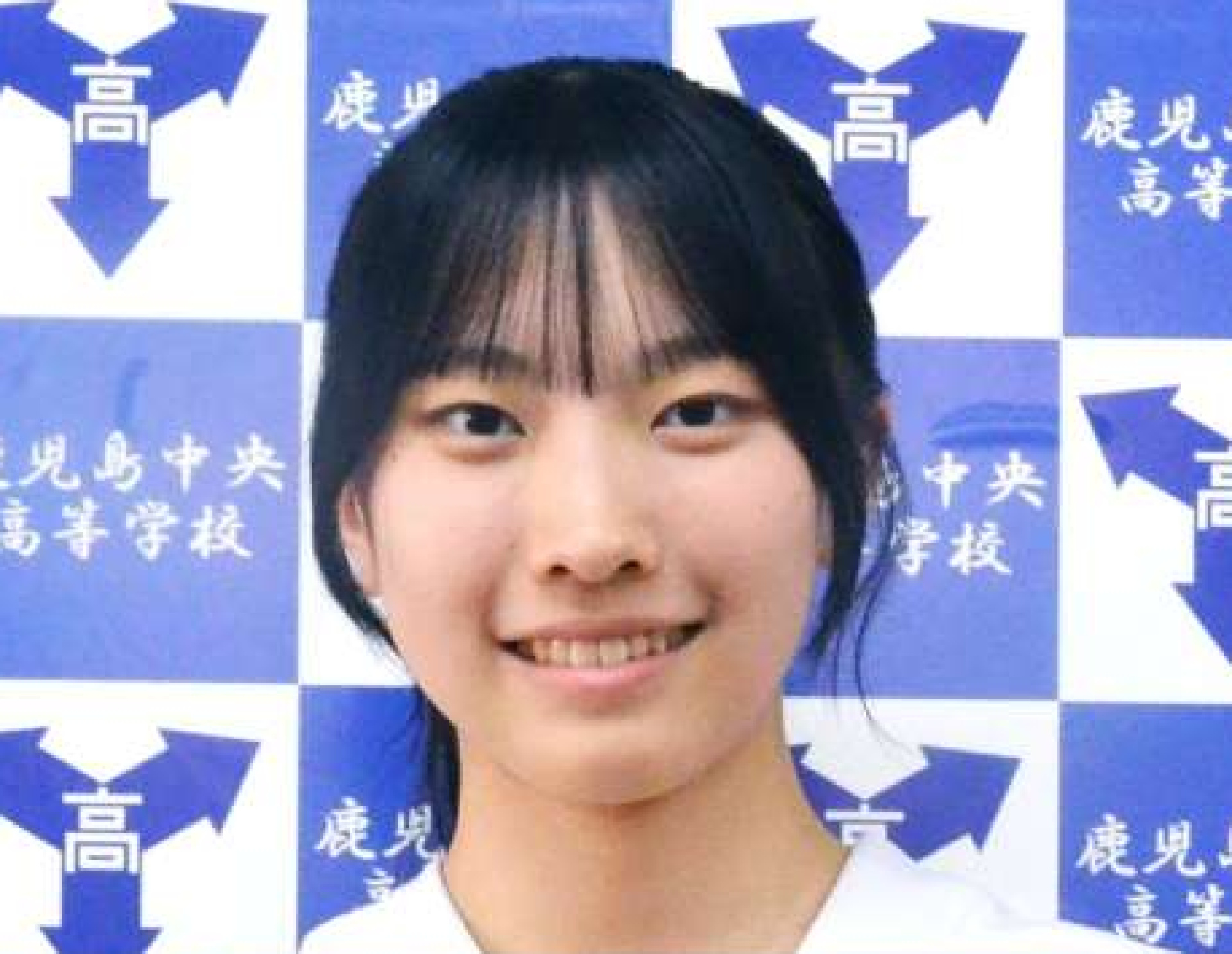 高校生英語弁論大会で文部科学大臣賞に輝いた前田美羽さん＝鹿児島市の鹿児島中央高校
