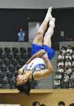 少年男子予選の床運動で力強い演技を見せる鹿児島の錦井＝滋賀ダイハツアリーナ