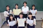 国内外の研究コンテストで入賞したスーパーサイエンス部の生徒たち＝鹿児島市の池田学園池田高校