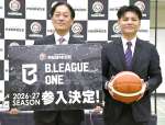 Ｂワン参入決定を受け、会見する有川久志社長（左）と鮫島和人ゼネラルマネジャー＝鹿児島市城山町