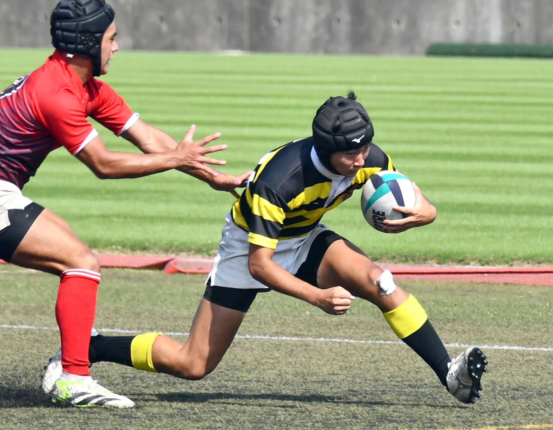 後半、トライを決める鹿玉龍の中澤＝県立サッカー・ラグビー場