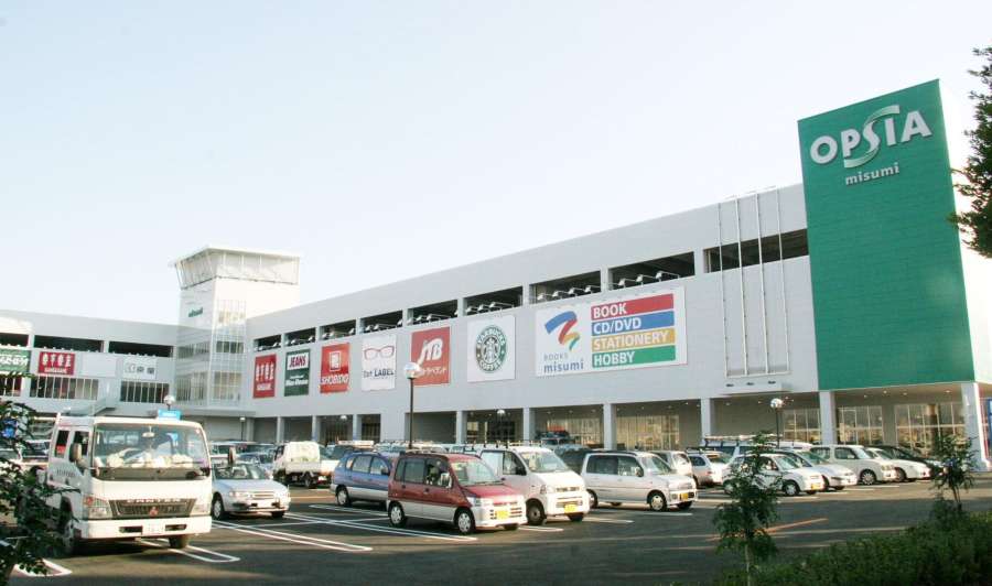 〈資料写真〉２００７年１０月、開業を翌月に控えたオプシアミスミ＝鹿児島市宇宿２丁目