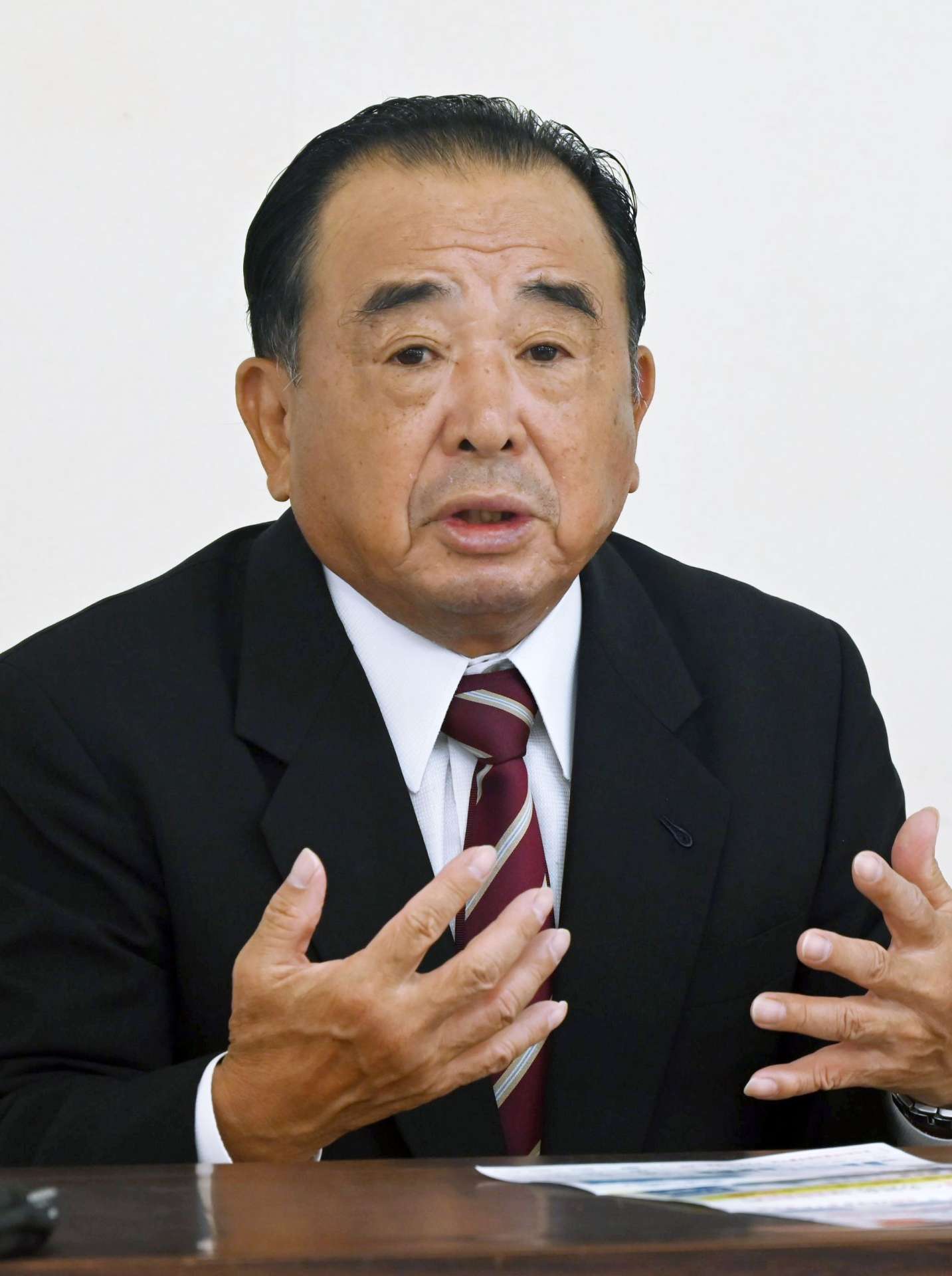 「薩摩半島の拠点都市として魅力を高めたい」と話す本坊輝雄氏＝南さつま市加世田