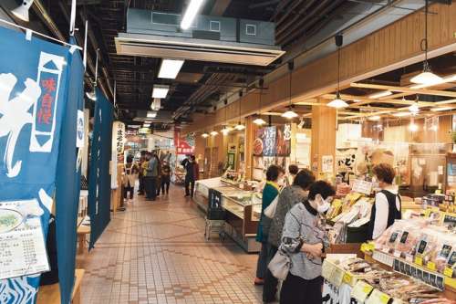 <small>枕崎お魚センター</small> 展望レストランぶえん