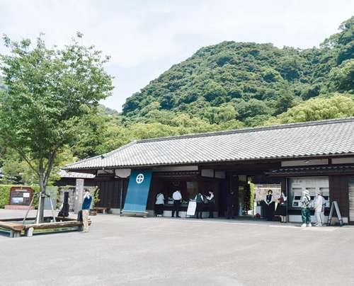 仙巌園 両棒餅屋<small>（ぢゃんぼもちや）</small>