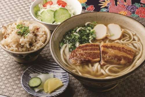 沖縄美らそば<small>(おきなわちゅらそば)</small>