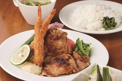 カフェレストラン 東苑<small>(とうえん)</small>
