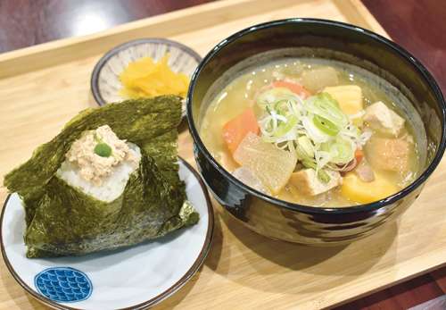 冷やしの肉そば 弥七<small>(やしち)</small>