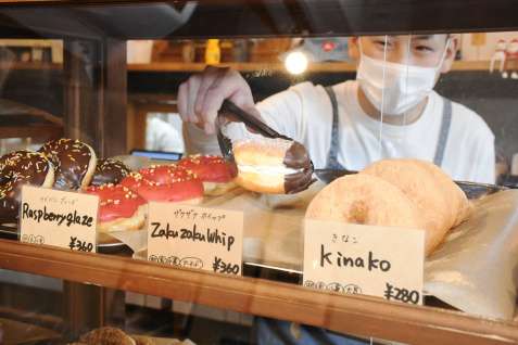 mo-i<small>(モアイ)</small>donuts