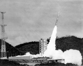 昭和４６年９月２８日、ミュー４Ｓ型３号機の打ち上げを成功、わが国初めての本格的科学衛星が誕生した。紙面では「実験班は科学衛星“ＭＳ－Ｆ２”からの電波を受信、衛星が軌道に乗ったことを確認。これで世界４番目の科学衛星国となった。衛星を『しんせい』と命名、国際標識は１９７１・０８０－Ａと名付けられた」と報じている。