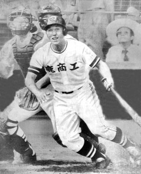 昭和５９年、第６６回夏の全国高校野球選手権大会３回戦、鹿児島商工が桐蔭学園（神奈川代表）に２－０で勝利しベスト８入りを果たした。当時の紙面では「２回戦の拓大紅陵戦に続き、増永投手のスライダーがさえた。鹿児島商工は、木佐貫の二塁打で２点を奪い、危なげない完封試合で勝利した」と報じている。