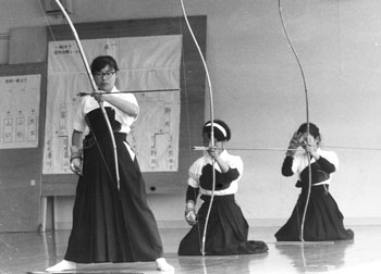 昭和４７年１０月太陽国体秋季大会、弓道一般女子近的決勝で和歌山を破り優勝。紙面では「遠的の気はくをそのまま近的にうちこみ、和歌山国体で近的３位入賞の主軸となった樋口が調子よく、１２射中１１中して優勝への原動力となり、飛松の９中、永田の８中と優勝へのカギを握った」と報じている。