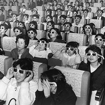 平成元年３月、サザンピア２１。特殊フィルター付きのメガネをかけると、映像が間近に迫ってくる。